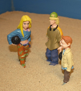 Sandspieltherapie Frankfurt Philosophie des Sandspiels Figuren im Sandspiel